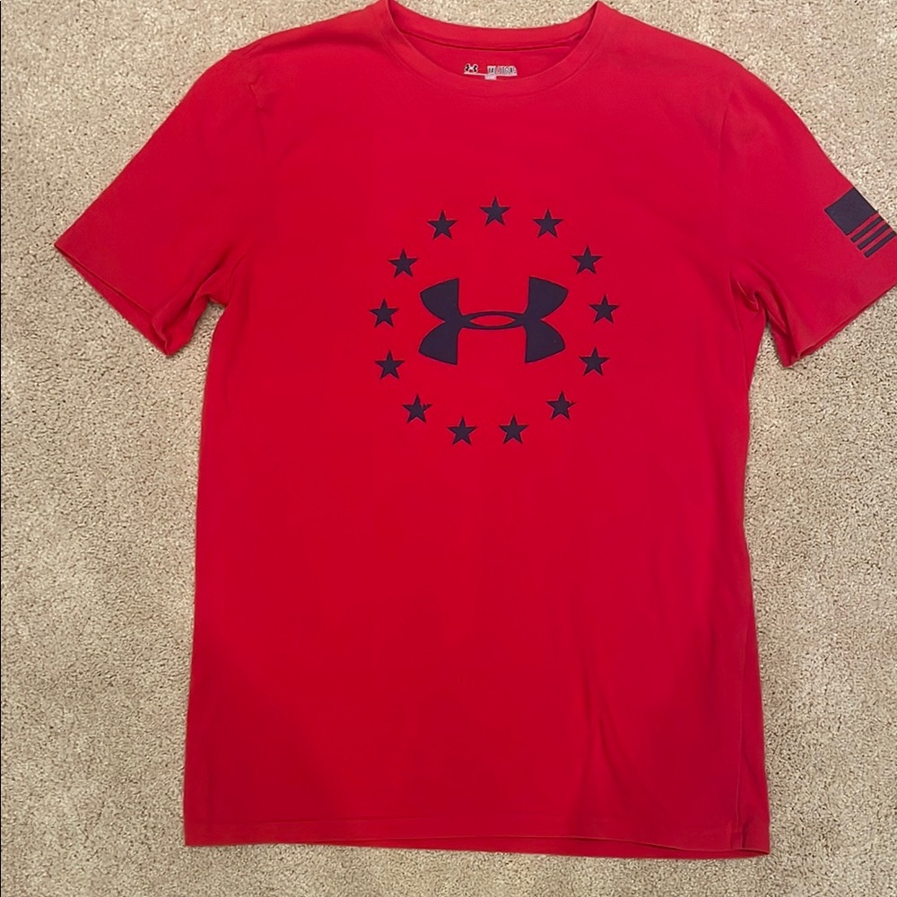 Under Armour red tshirt with navy symbol & stars, size boys youth XL (YXL)